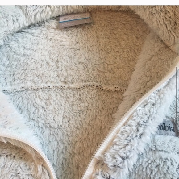 Columbia White Fuzzy Jacket - Picture 4 of 5